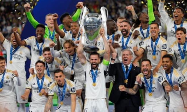 Real Madrid lift the Champions League trophy