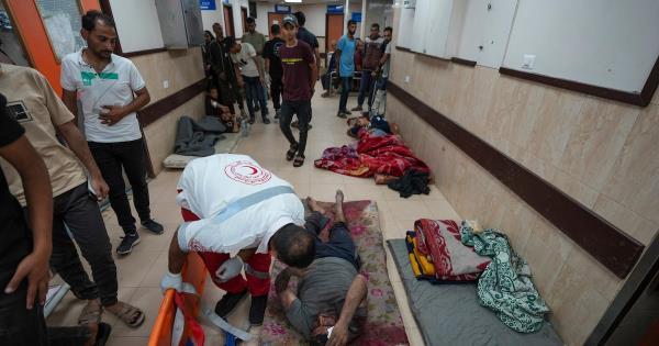 由于缺乏燃料和医疗用品，加沙最后几家仍在工作的医院面临关闭